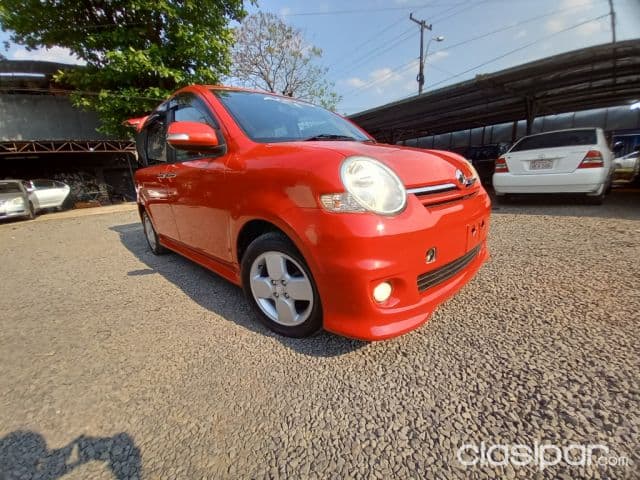 Toyota Sienta 2006