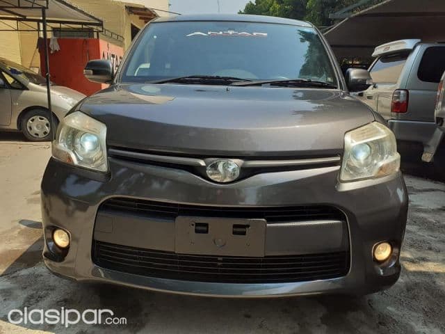 Toyota Sienta 2012