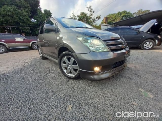 Toyota Ist 2004