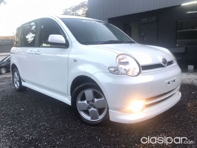 Toyota Sienta 2004
