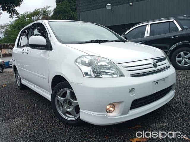 Toyota Raum 2004