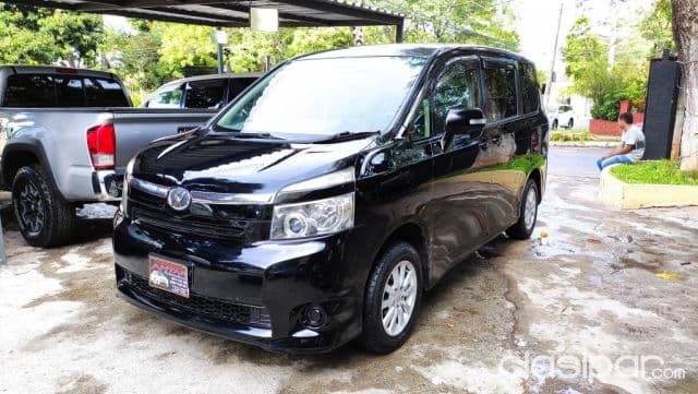 Toyota Voxy 2008