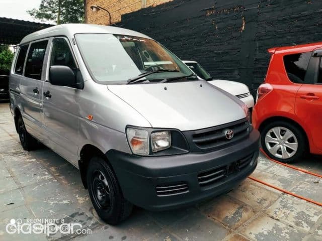 Toyota Noah 2003