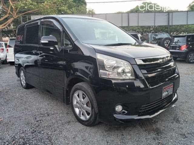 Toyota Noah 2009