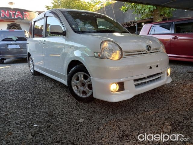 Toyota Sienta 2005
