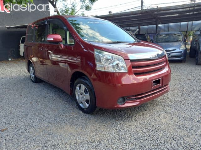 Toyota Noah 2008