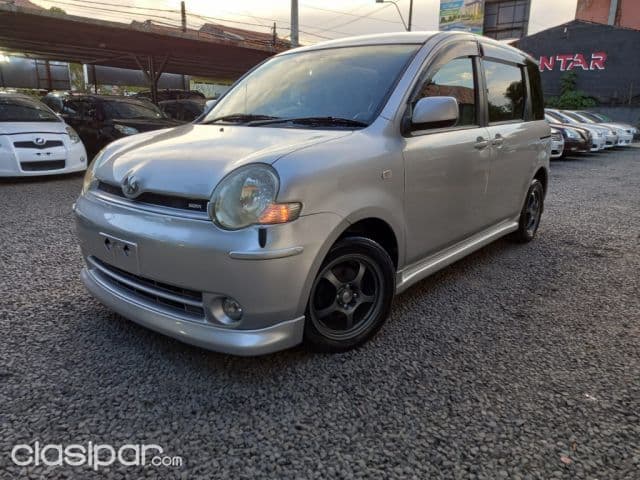 Toyota Sienta 2005
