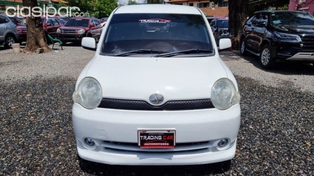 Toyota Sienta 2004
