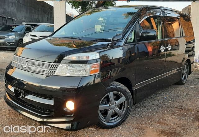 Toyota Voxy 2006