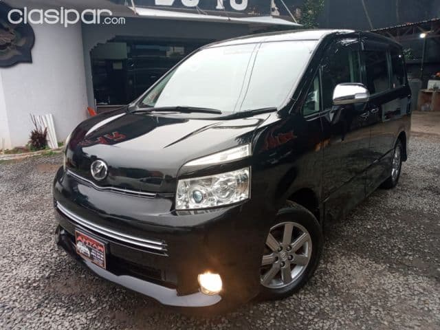 Toyota Voxy 2010