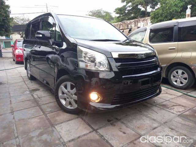 Toyota Noah 2009