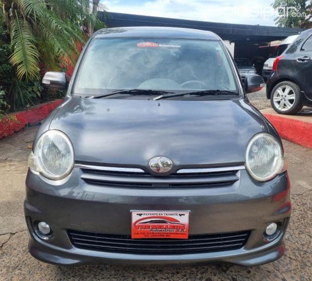Toyota Sienta 2006