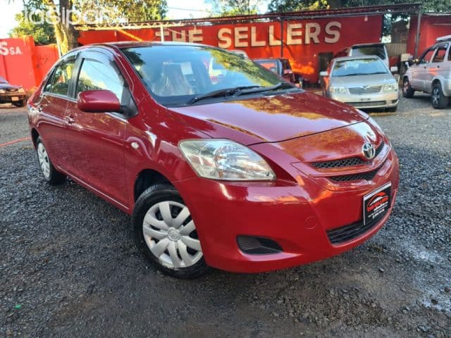 Toyota Belta 2006