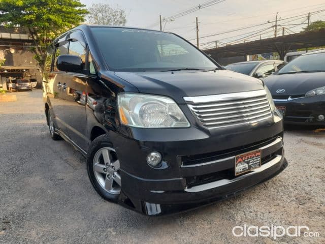 Toyota Noah 2006