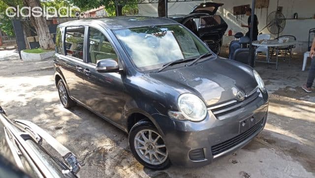 Toyota Sienta 2010