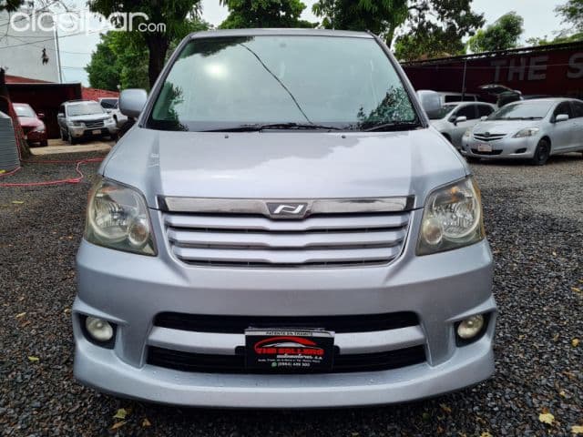 Toyota Noah 2002