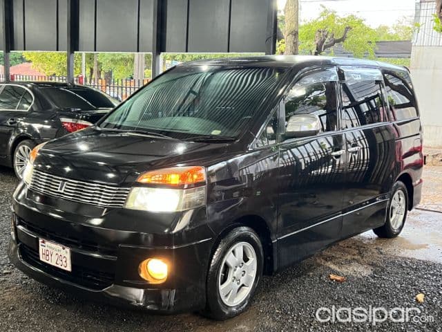 Toyota Voxy 2004