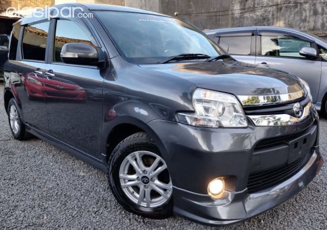 Toyota Sienta 2012