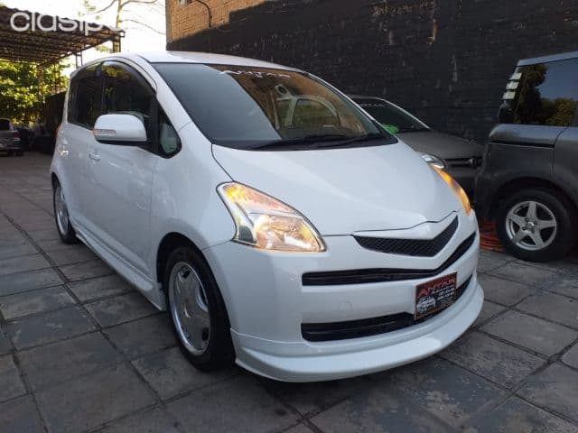 Toyota Ractis 2005