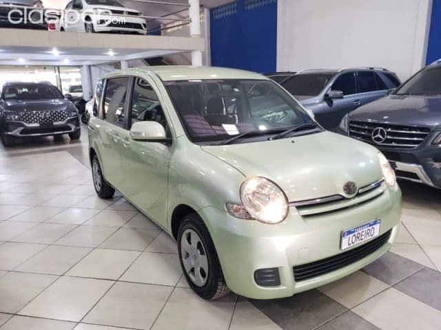 Toyota Sienta 2010