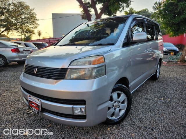 Toyota Voxy 2002