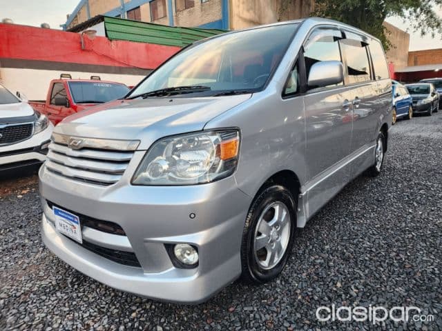 Toyota Noah 2003