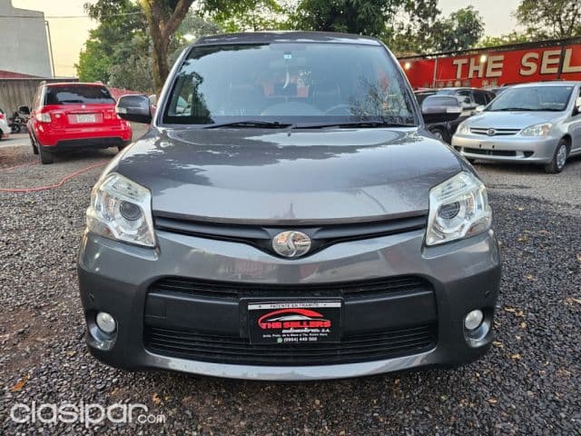 Toyota Sienta 2012