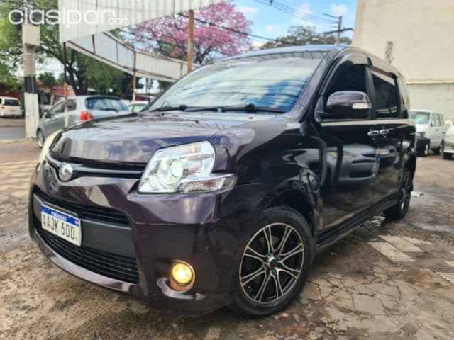 Toyota Sienta 2011