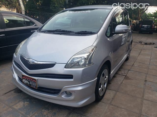 Toyota Ractis 2006