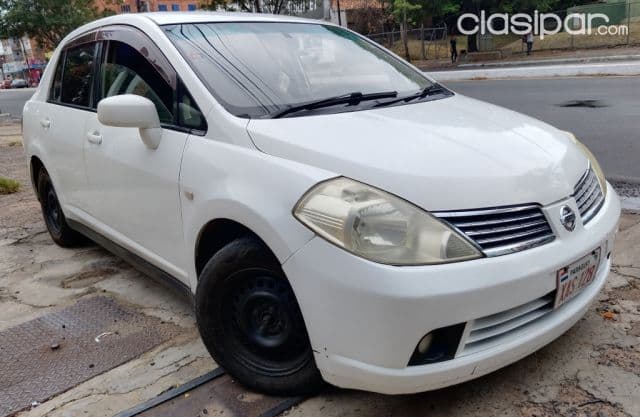 Nissan Tiida 2004