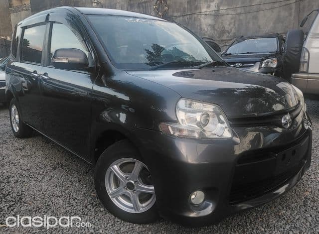 Toyota Sienta 2012