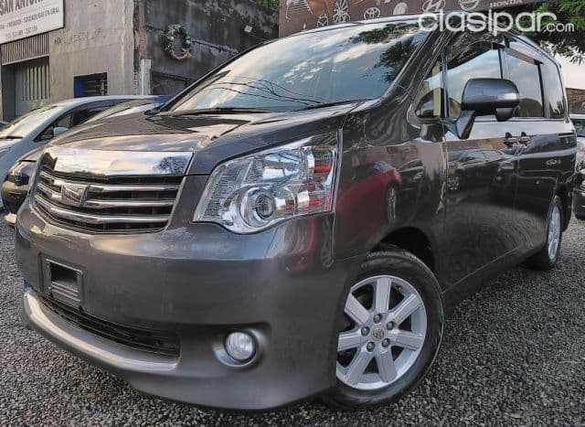 Toyota Noah 2010