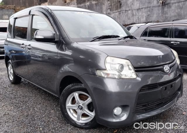 Toyota Sienta 2011