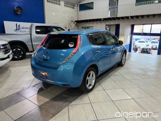 Nissan 100 2011