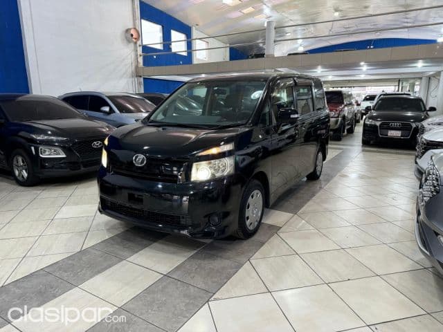 Toyota Voxy 2008