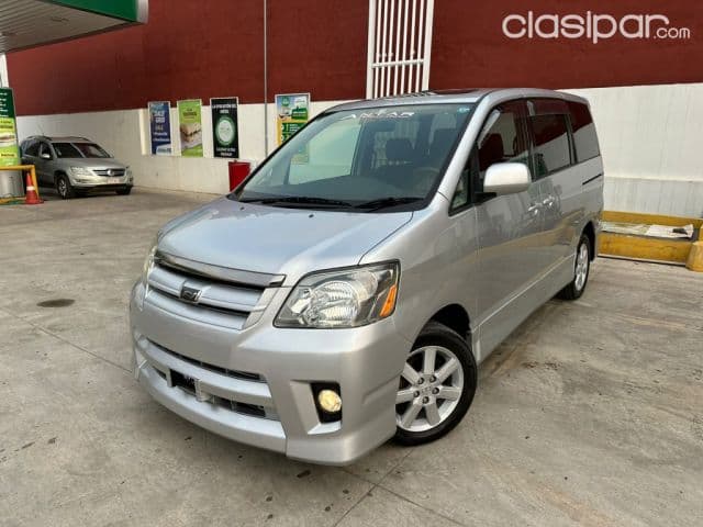 Toyota Noah 2004
