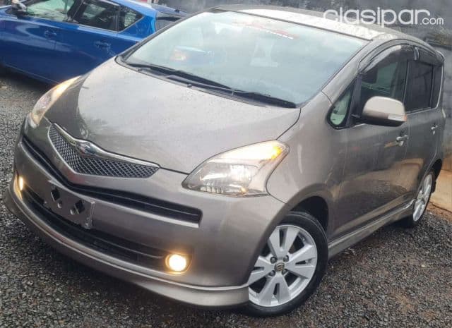 Toyota Ractis 2005