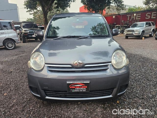 Toyota Sienta 2010