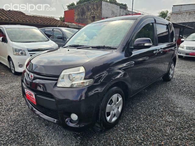 Toyota Sienta 2012