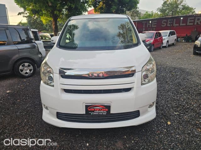 Toyota Noah 2007