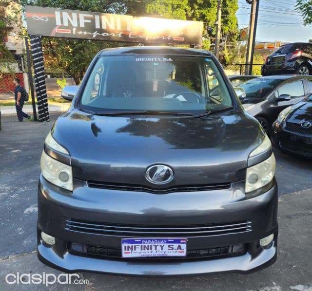 Toyota Voxy 2009