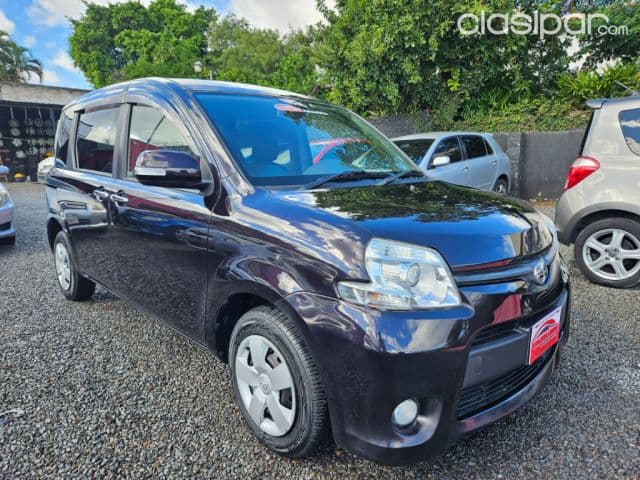 Toyota Sienta 2013