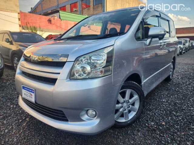 Toyota Noah 2010