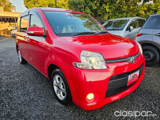 Toyota Sienta 2012