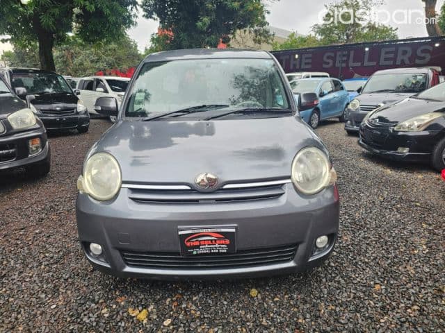 Toyota Sienta 2008