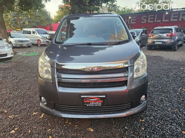 Toyota Noah 2009