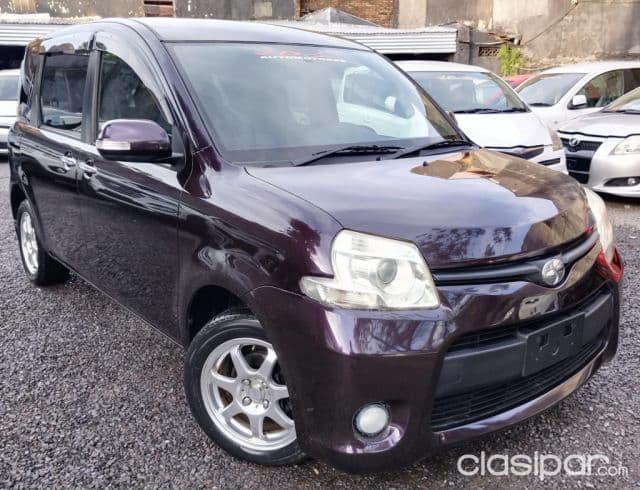 Toyota Sienta 2012