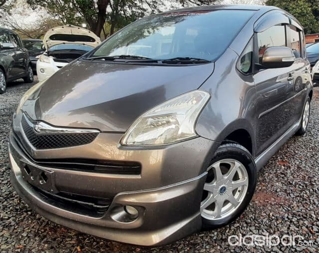 Toyota Ractis 2005