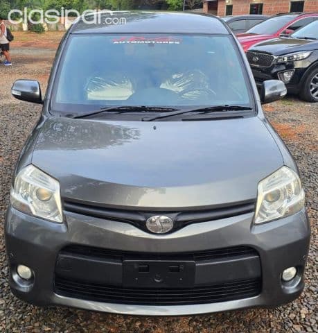 Toyota Sienta 2011