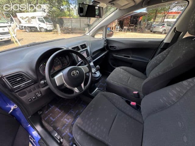 Toyota Ractis 2011